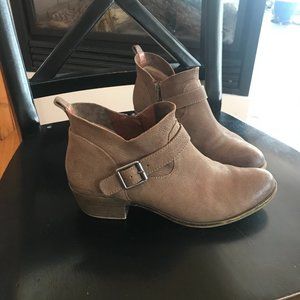 Women's LUCKY BRAND booties size 9.5